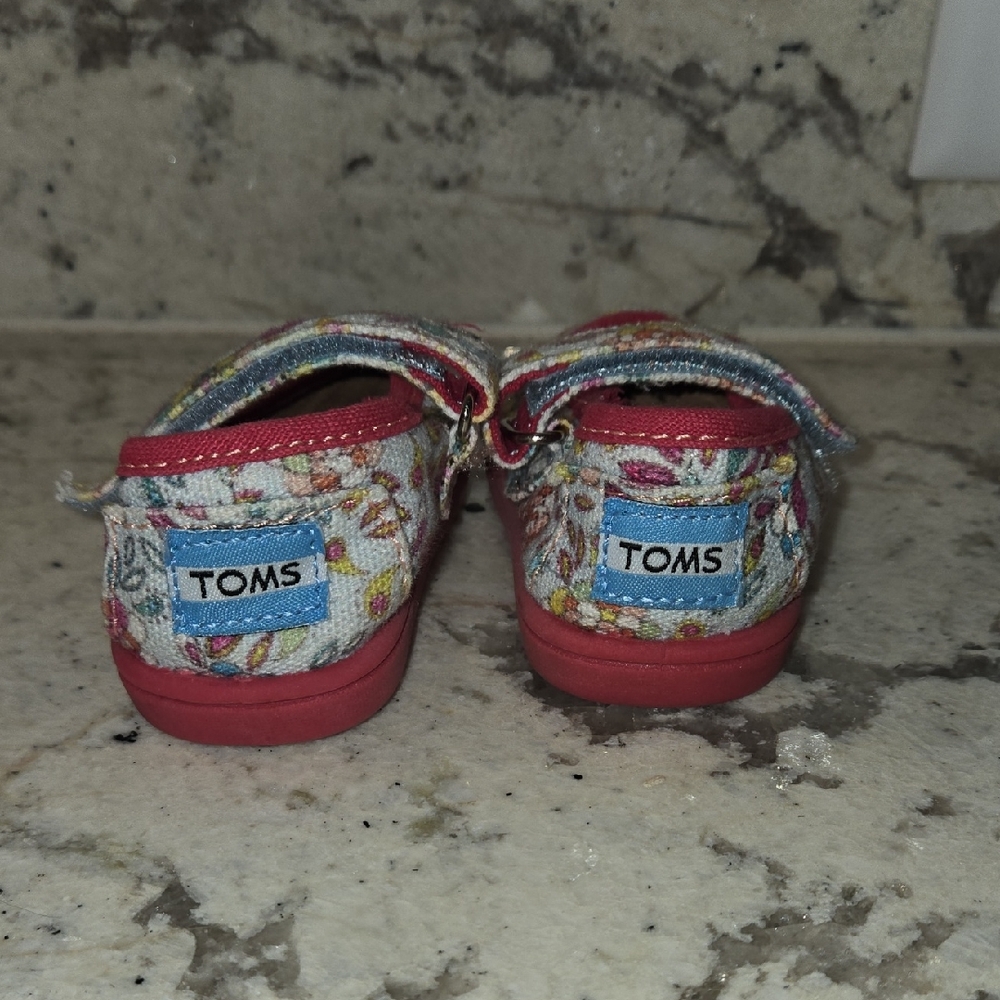 TOMS Kids Floral Moccasins - Pink and Floral